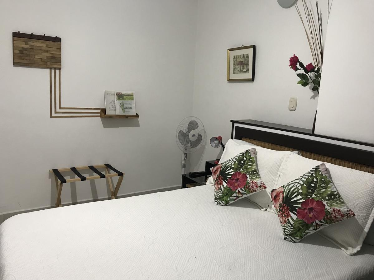 Hotel Meson De Las Flores Армения Екстериор снимка